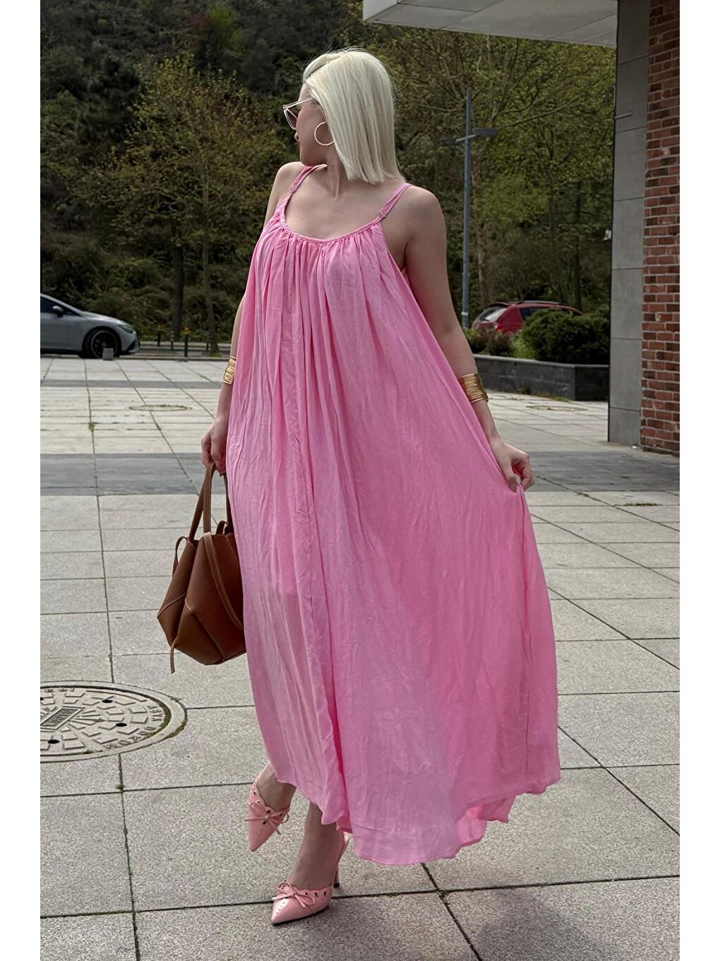 Pembe Halter Yaka Yırtmaç Detaylı Desenli Uzun Elbise Mg2162-4