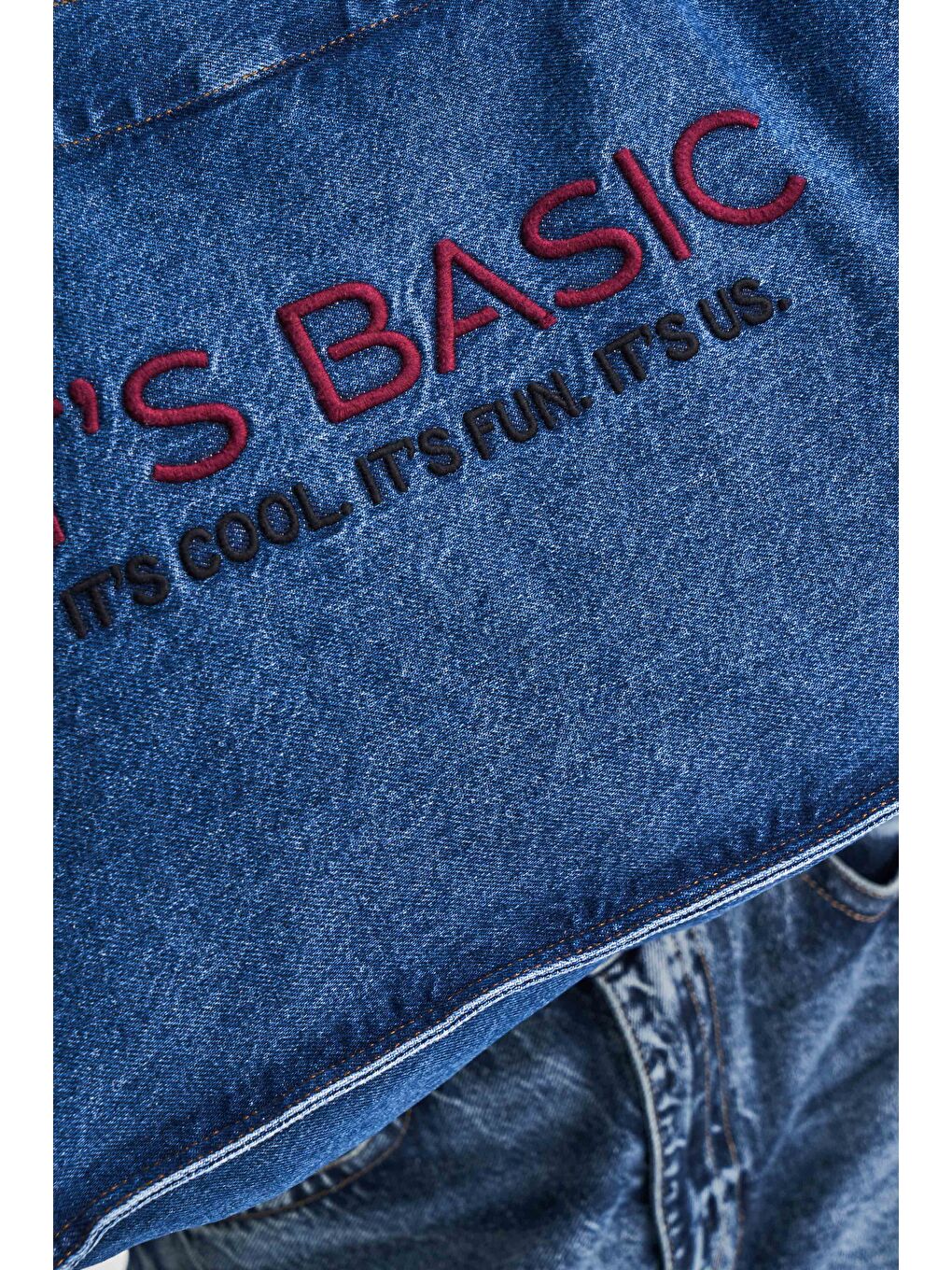 it's basic Bordo Mavi Jean Rengi Bordo Nakışlı Körüklü Askılı Denim Çanta - 2