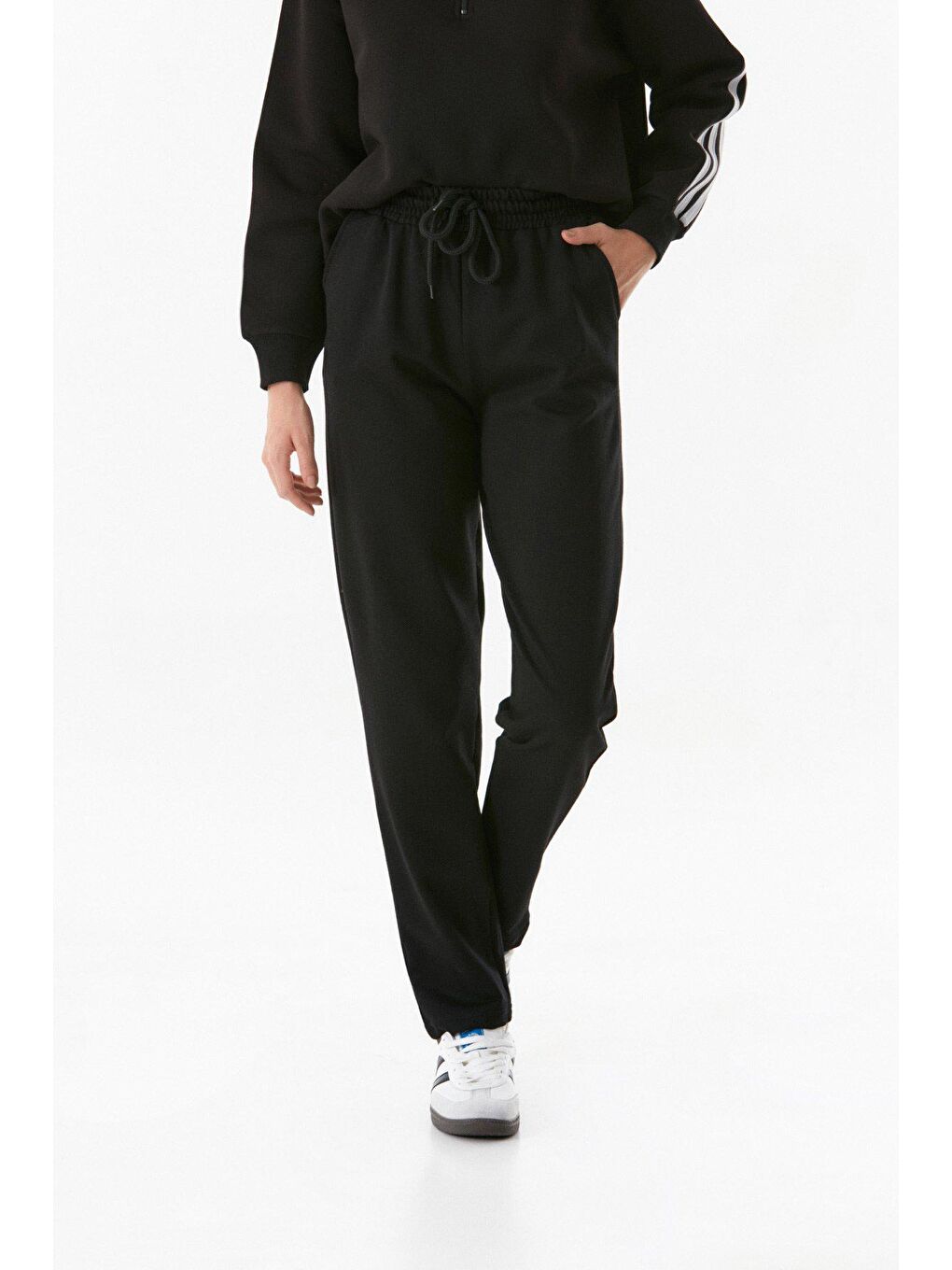 Siyah Beli Lastikli Cepli Eşofman Altı-1