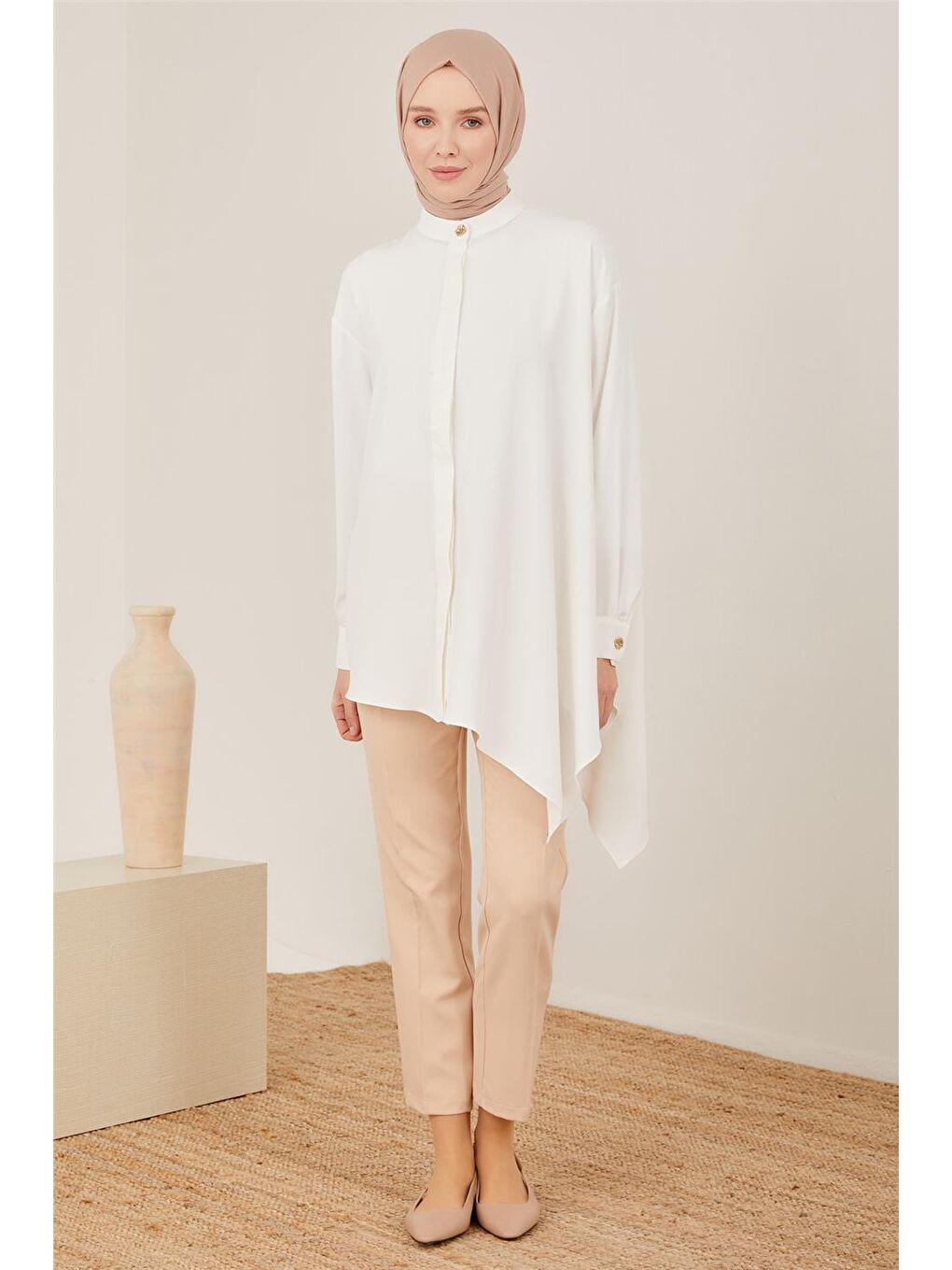 Beyaz Asimetrik Gömlek 23Y3300