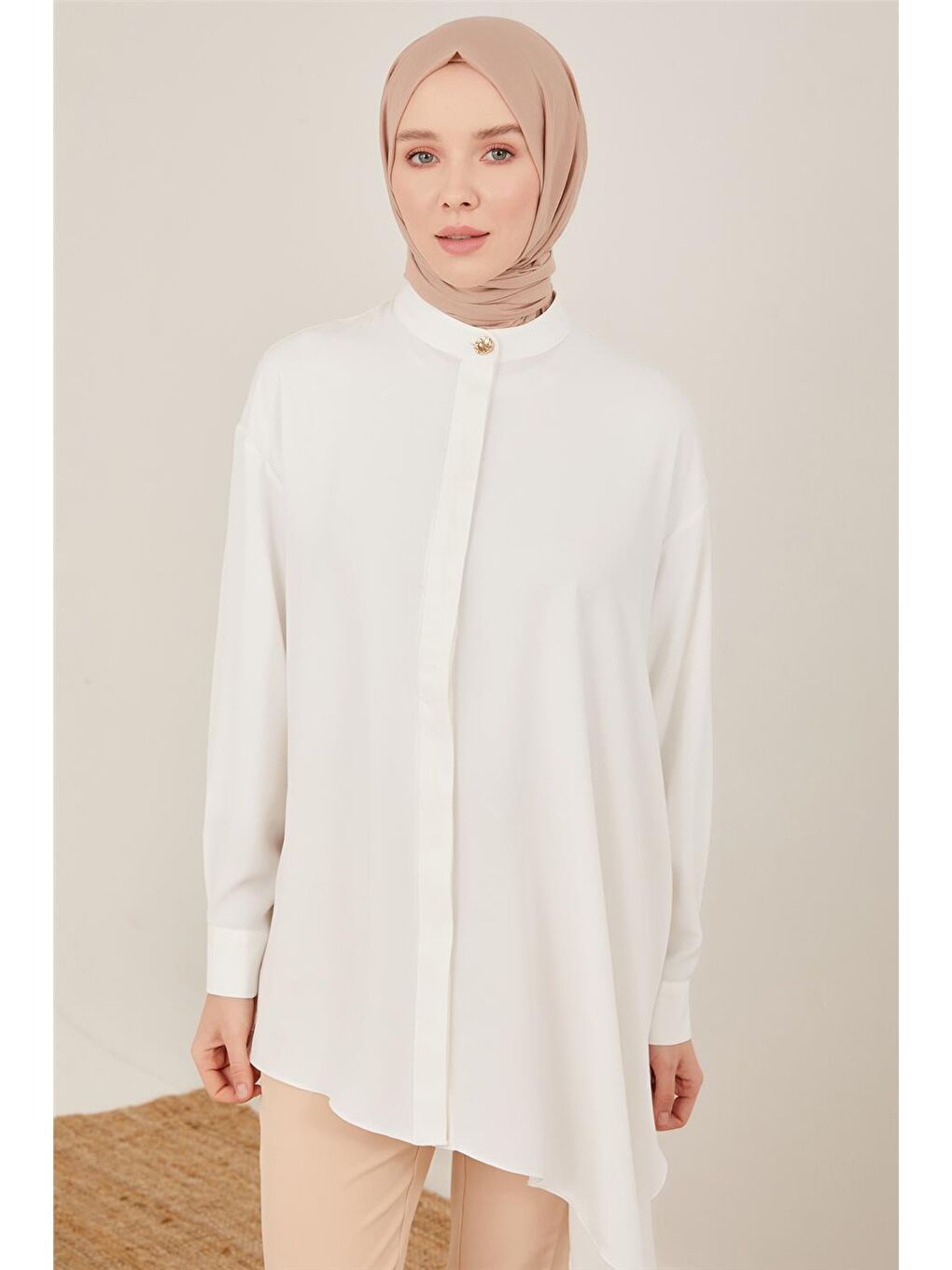 Beyaz Asimetrik Gömlek 23Y3300-2