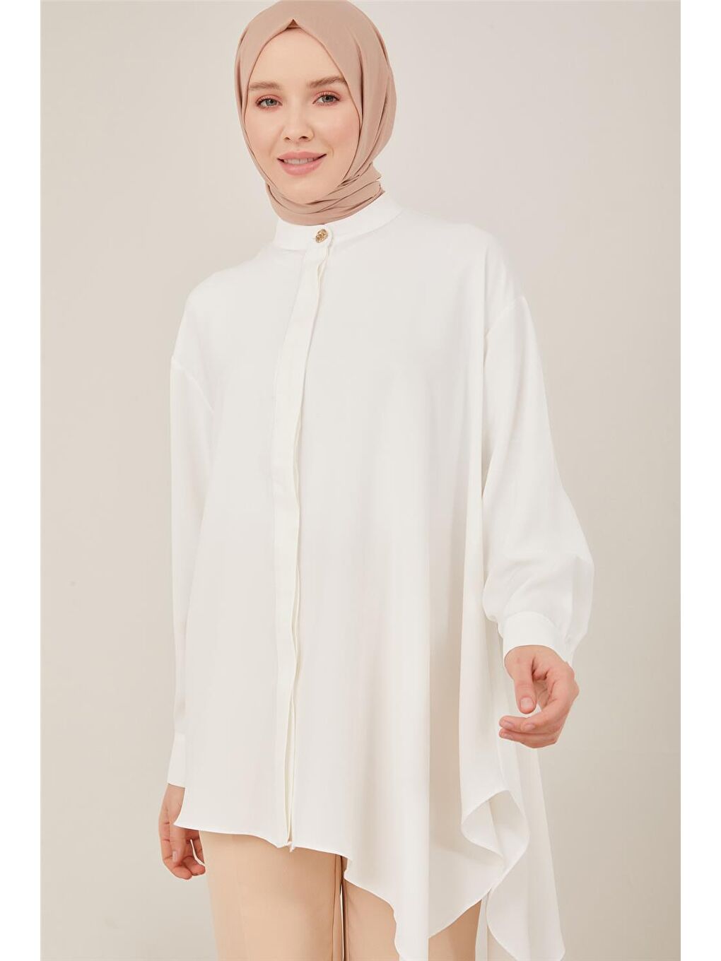 Beyaz Asimetrik Gömlek 23Y3300-3