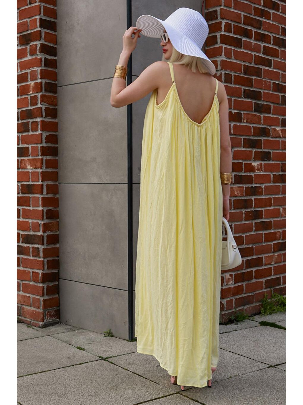 Sarı Halter Yaka Yırtmaç Detaylı Desenli Uzun Elbise Mg2162-1