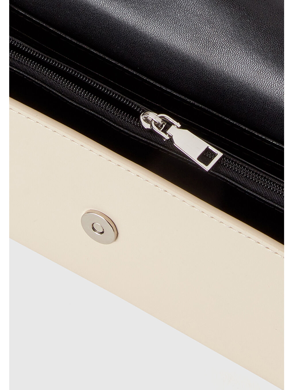 Bej Kadın Taş Rengi Logolu Metal Plaketli Çıtçıtlı Dikdörtgen Cüzdan-2