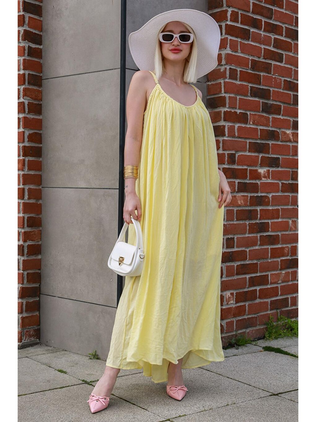 Sarı Halter Yaka Yırtmaç Detaylı Desenli Uzun Elbise Mg2162-2