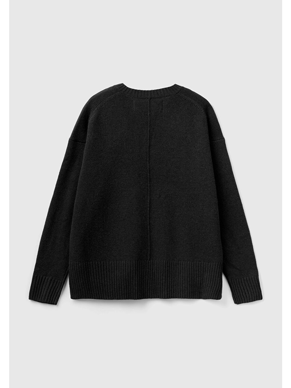 Kadın Siyah Yün Karışımlı Yanları Yırtmaçlı V Yaka Dökümlü Kazak-1