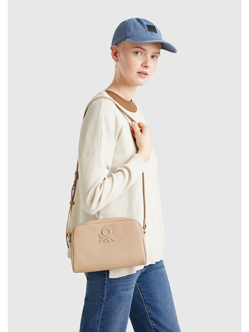 Kadın Bej Eskitme Efektli Fermuarlı Kabartma Logolu Mini Omuz Çantası