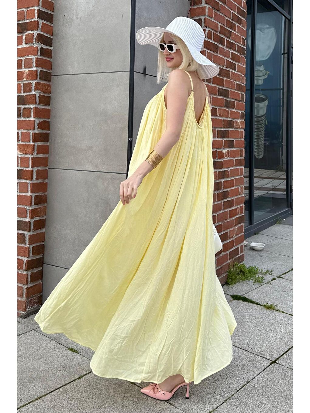 Sarı Halter Yaka Yırtmaç Detaylı Desenli Uzun Elbise Mg2162-3