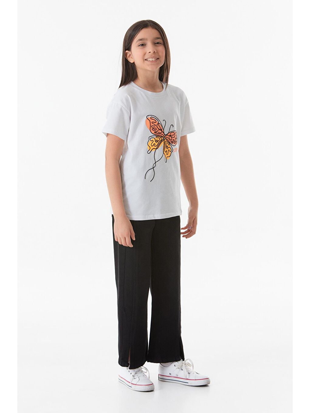 Beyaz Kelebek Nakışlı Bisiklet Yaka Kız Çocuk Tişört-1