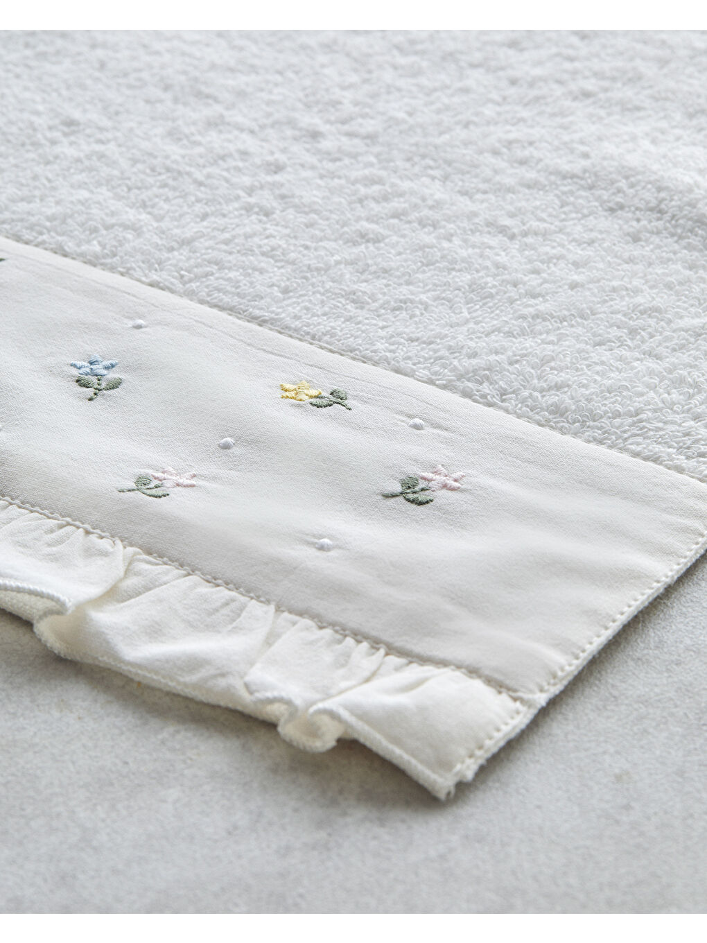 English Home Floral Garden Pamuklu Nakışlı Yüz Havlusu 50x80 cm Ekru - 2