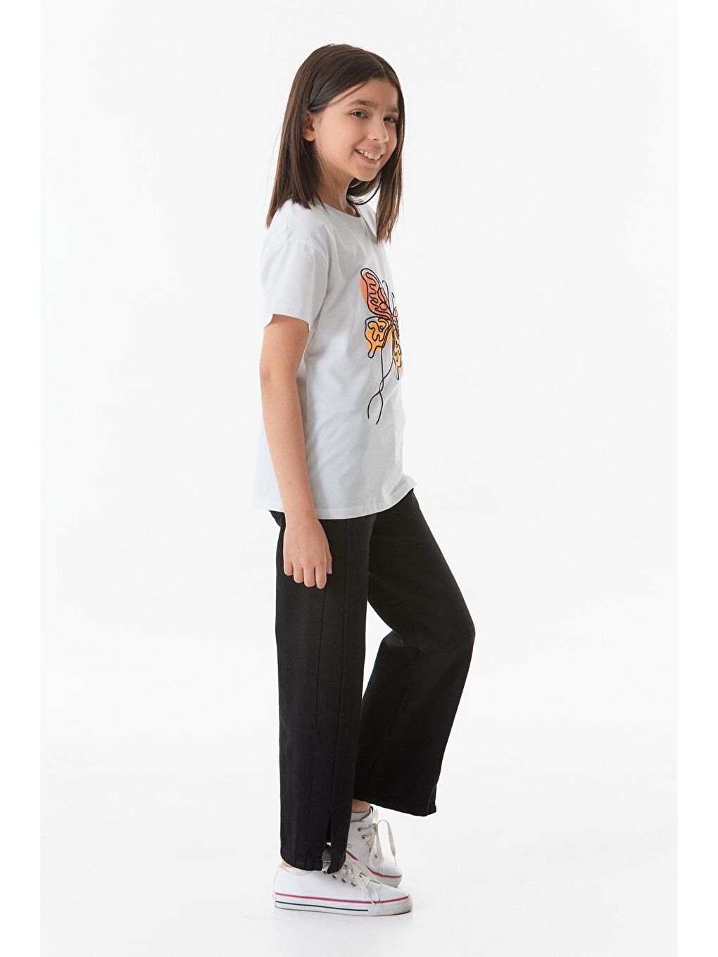 Beyaz Kelebek Nakışlı Bisiklet Yaka Kız Çocuk Tişört-4