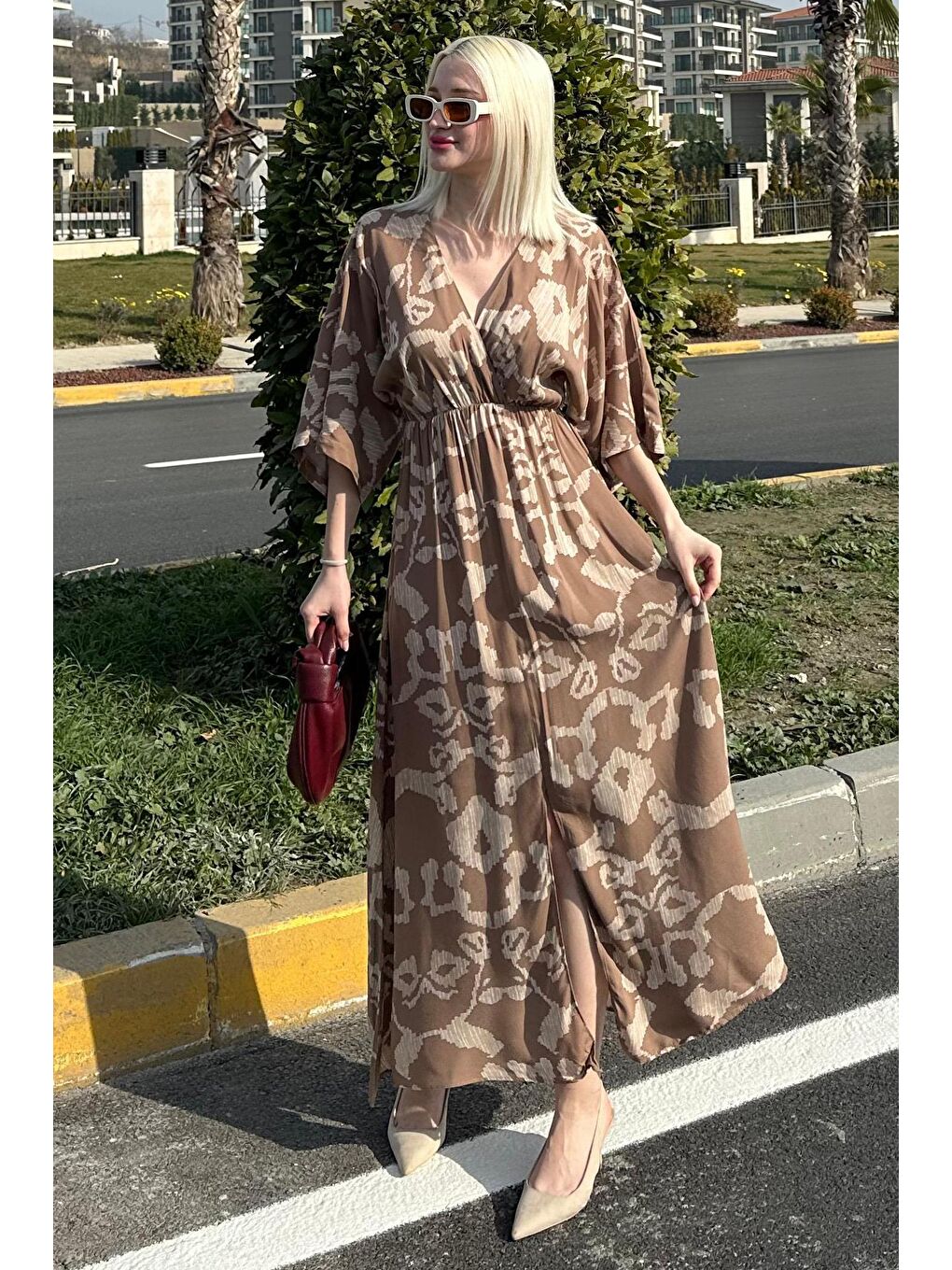 Kahverengi Desenli Yırtmaç Detaylı Uzun Elbise Mg2322-3