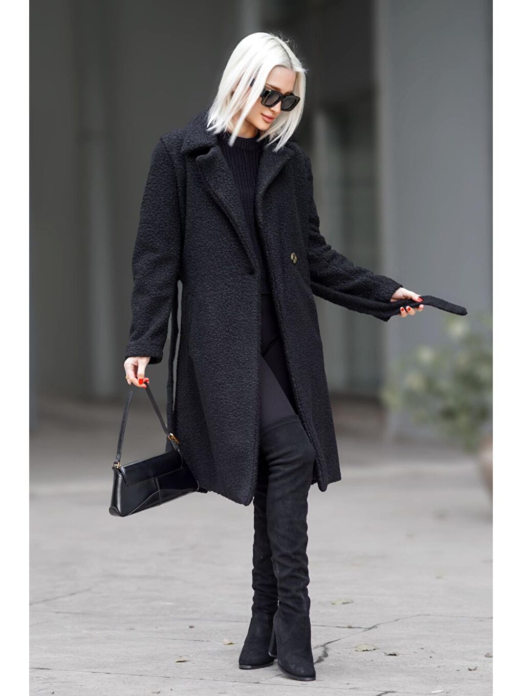 Siyah Astarlı Buklet Kadın Kaban