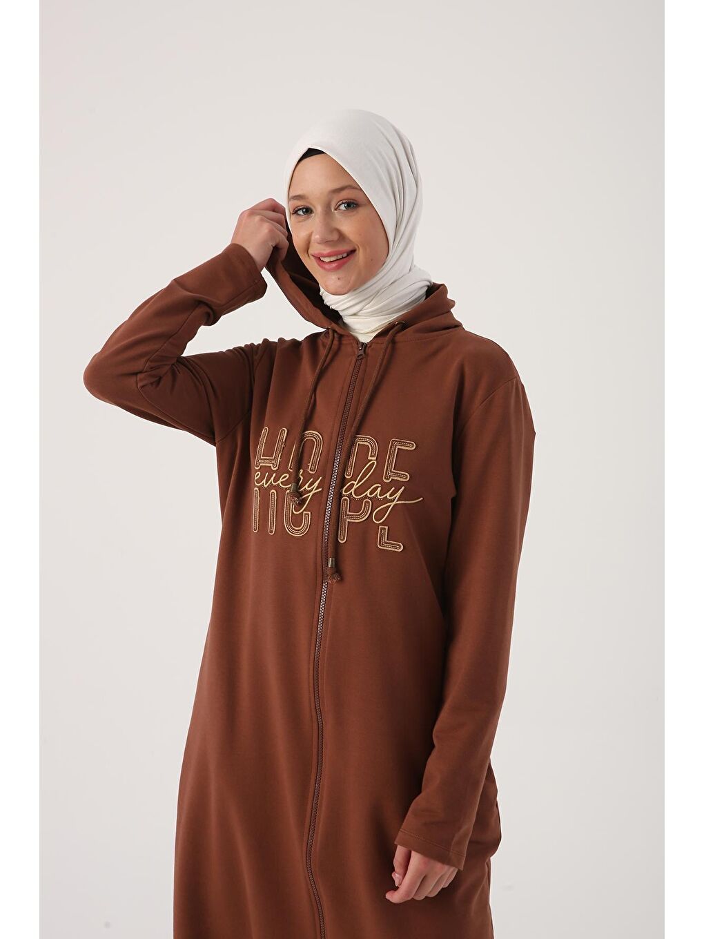 Kahverengi Kahve Kapüşonlu Aplike Nakışlı Fermuarlı Hırka