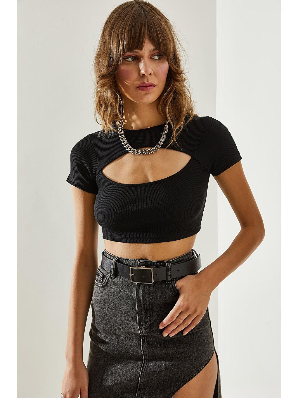 SHADE Siyah Kadın Yaka Detaylı Kısa Kollu Basic Crop  T-Shirt - 1