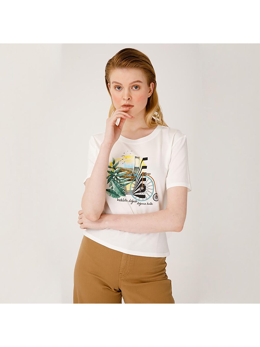 Beyaz Nature Boğazda Bisiklet Kadın T-shirt-5