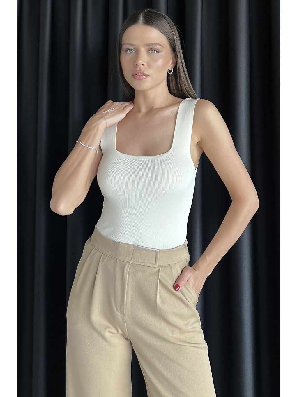 Ekru Kare Yaka Askılı Elastanlı Kadın Triko Bluz-1