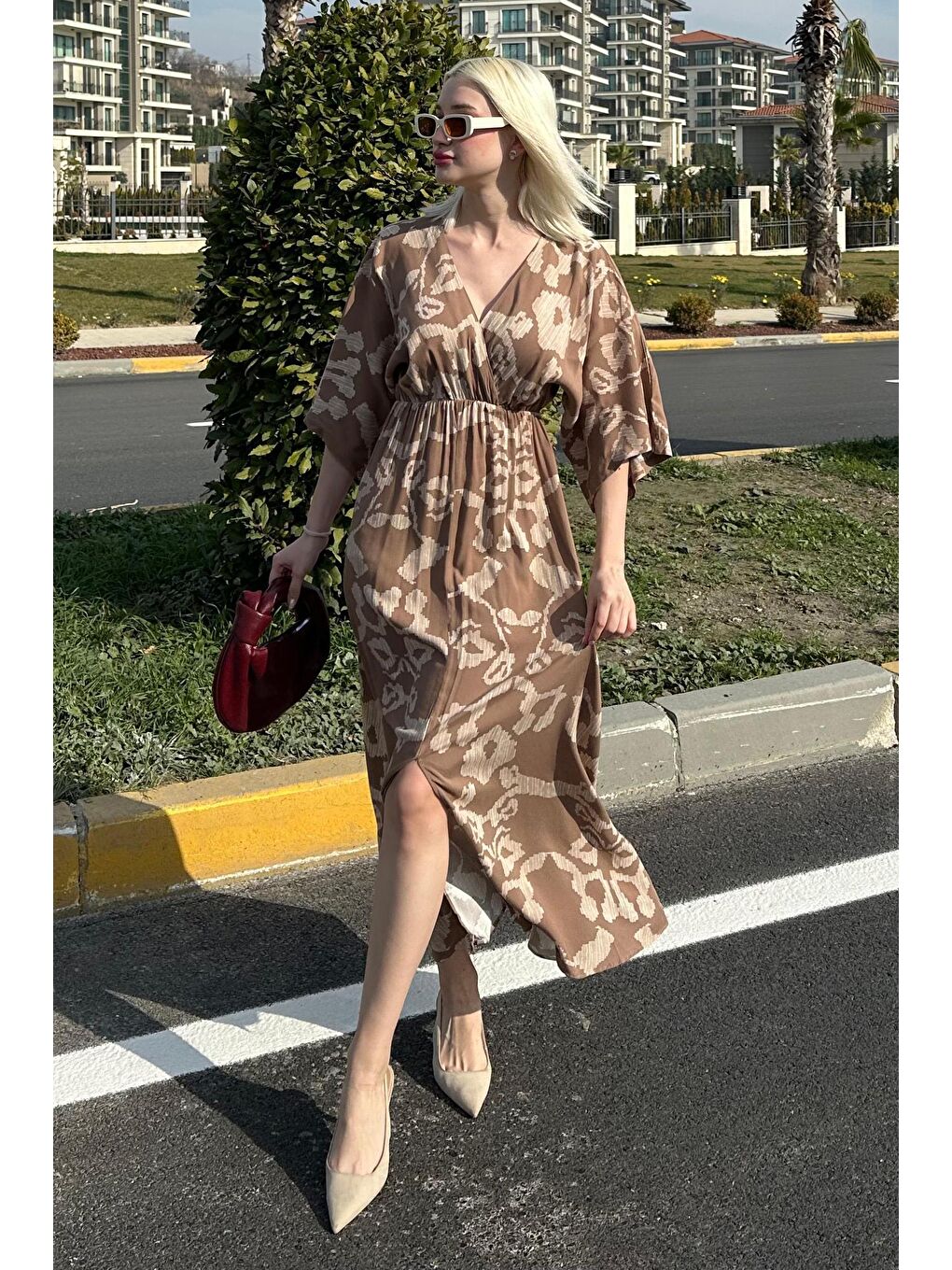 Kahverengi Desenli Yırtmaç Detaylı Uzun Elbise Mg2322-4