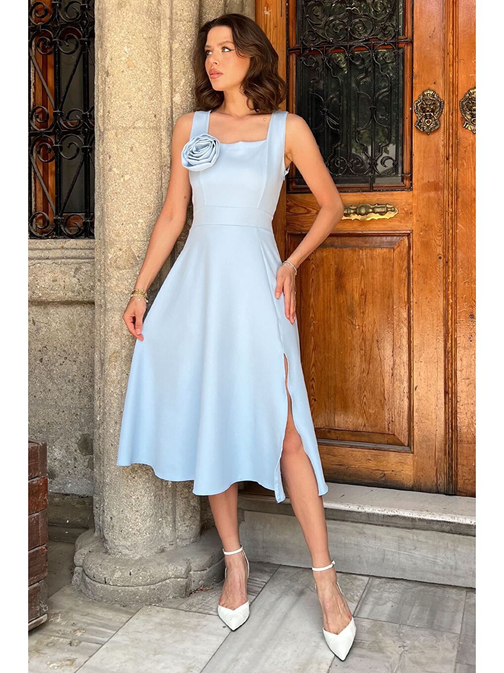 Mavi Kare Yaka Güllü Yan Yırtmaçlı Sıfır Kol Kiloş Elbise