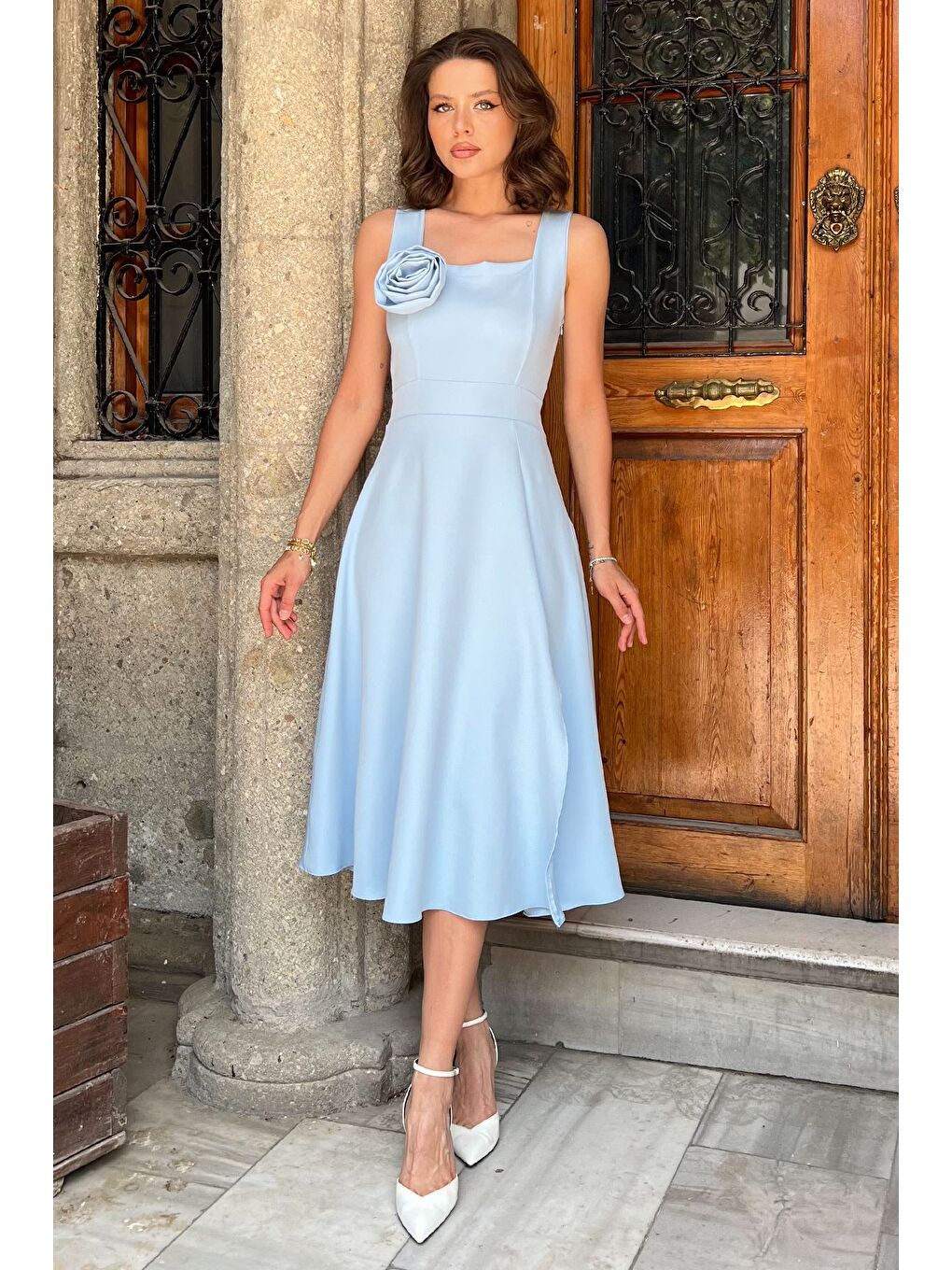 Mavi Kare Yaka Güllü Yan Yırtmaçlı Sıfır Kol Kiloş Elbise-1