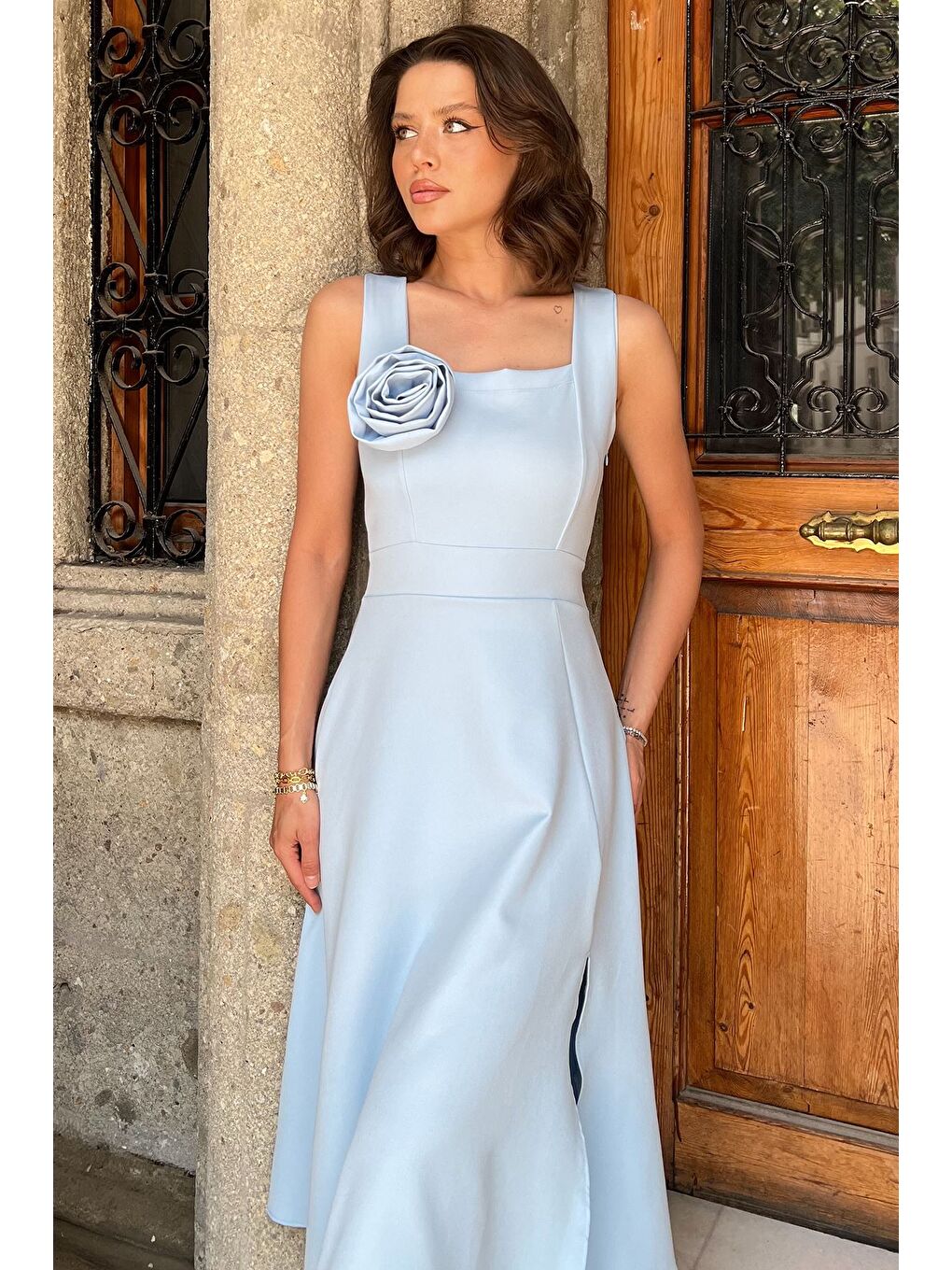 Mavi Kare Yaka Güllü Yan Yırtmaçlı Sıfır Kol Kiloş Elbise-2