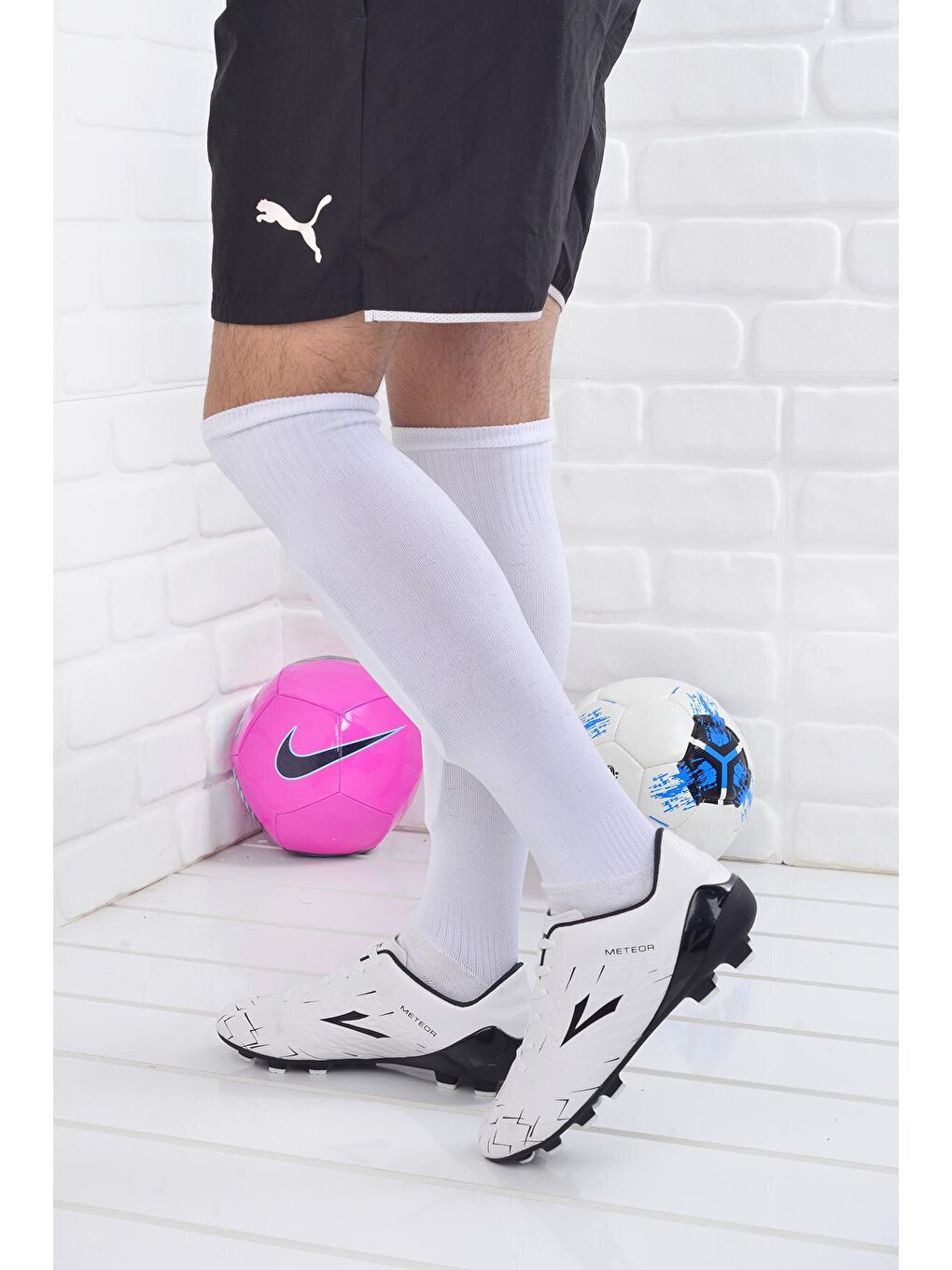 Beyaz Meteor Erkek Krampon Çim Saha Futbol Ayakkabısı