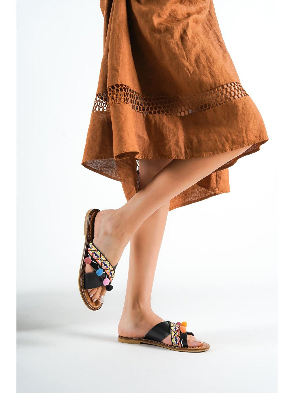 Kahverengi 8084 Hakiki Deri Ponponlu Kadın Terlik-4