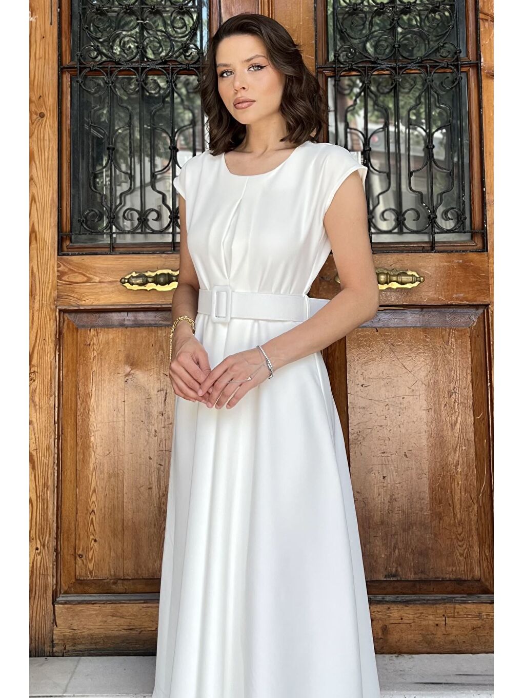 Ekru Pileli Sıfır Kol Kemerli Kiloş Elbise-2