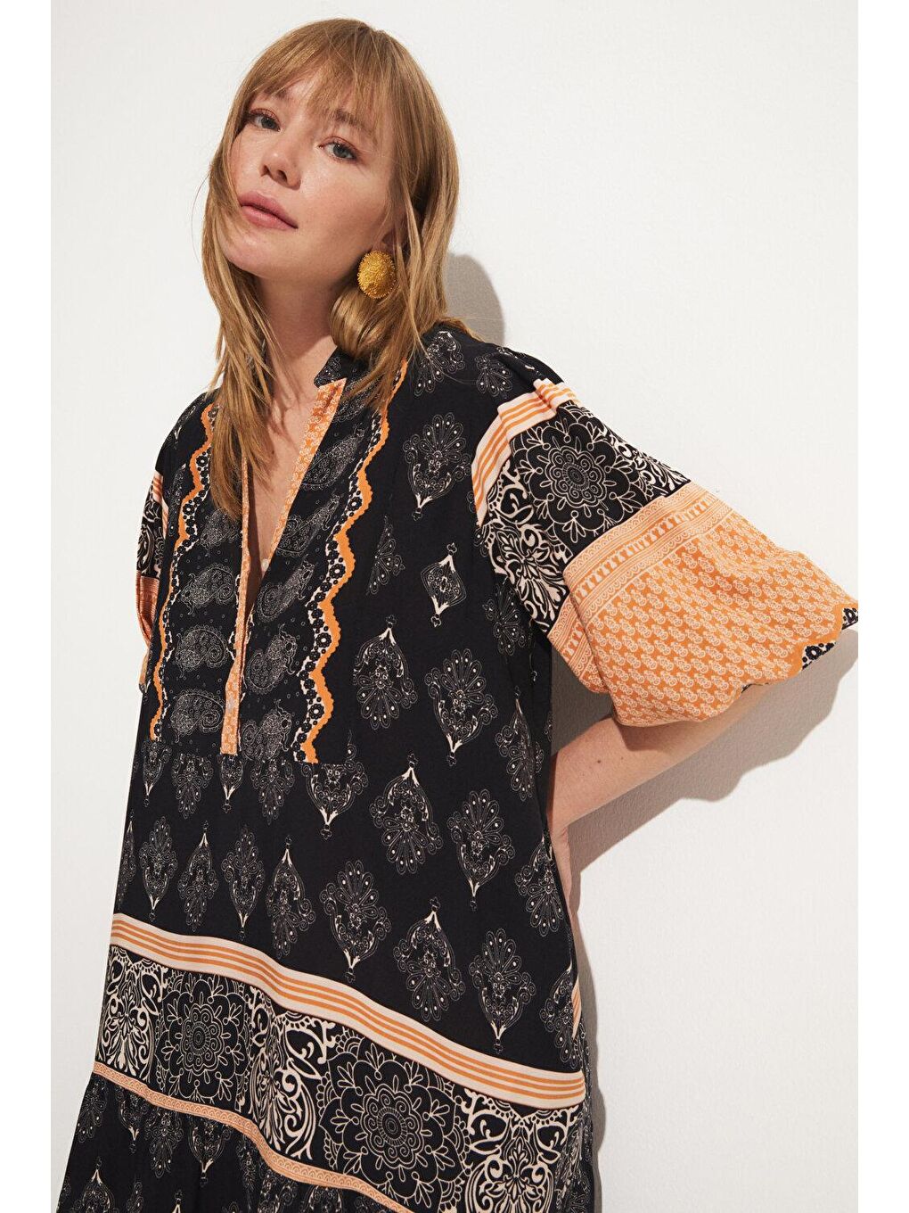 Siyah Kadın Desenli Rahat Kesim V Yaka Maxi Elbise-1