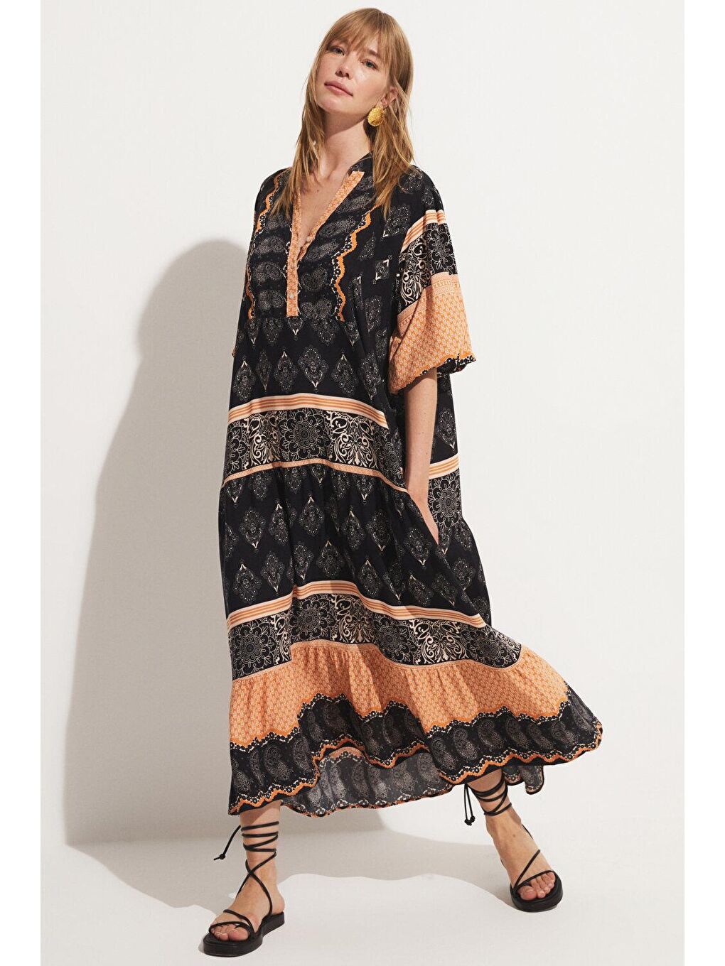 Siyah Kadın Desenli Rahat Kesim V Yaka Maxi Elbise-4