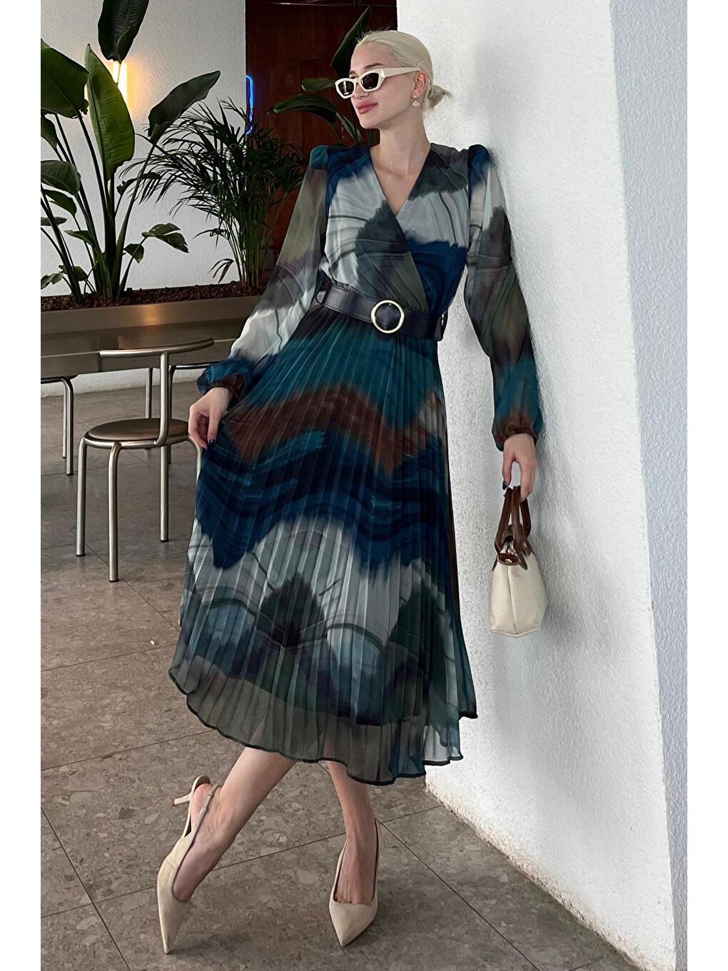 Mavi V Yaka Beli Lastikli Desenli Şifon Elbise Mg2225-2