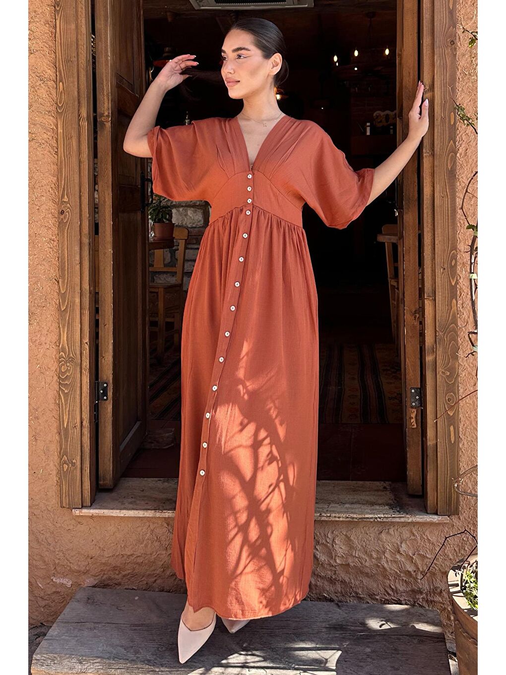 Kahverengi Kiremit V Yaka Düğmeli Elbise Mg2339-5