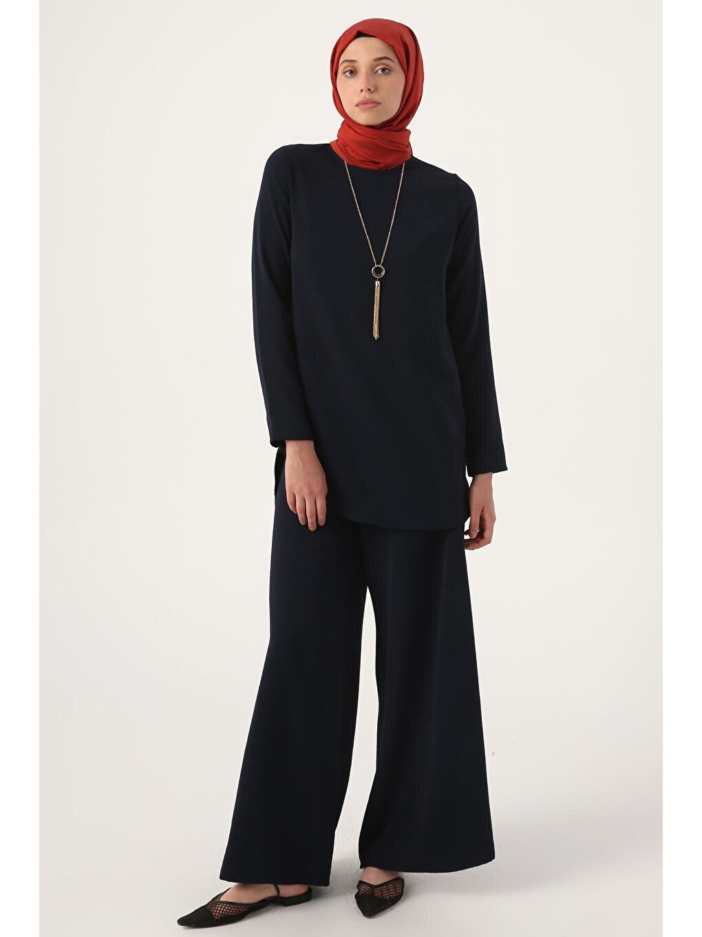 Lacivert Kolyeli Pantolonlu Takım