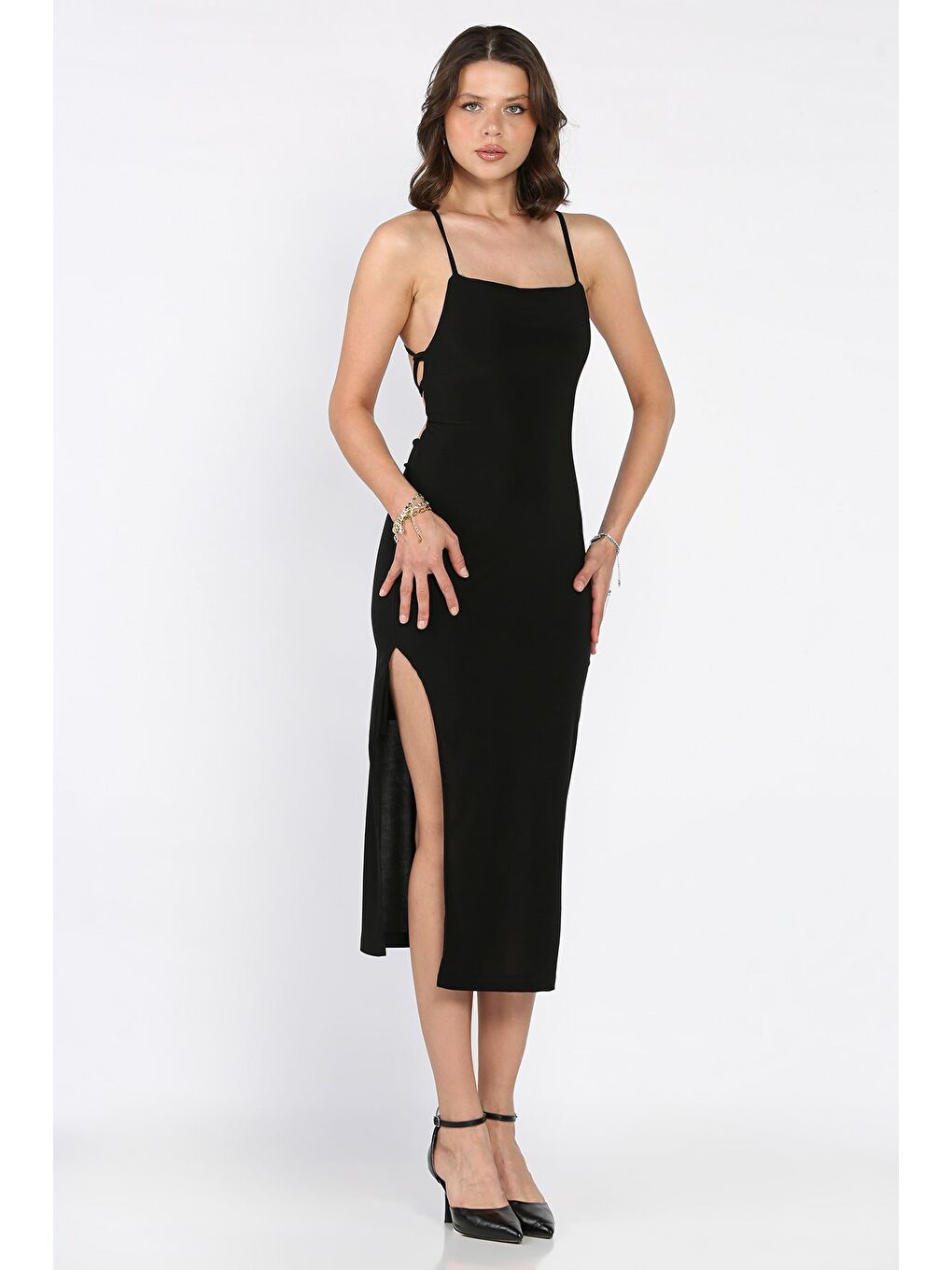 Siyah Sırt Dekolteli Yırtmaçlı Elbise-1