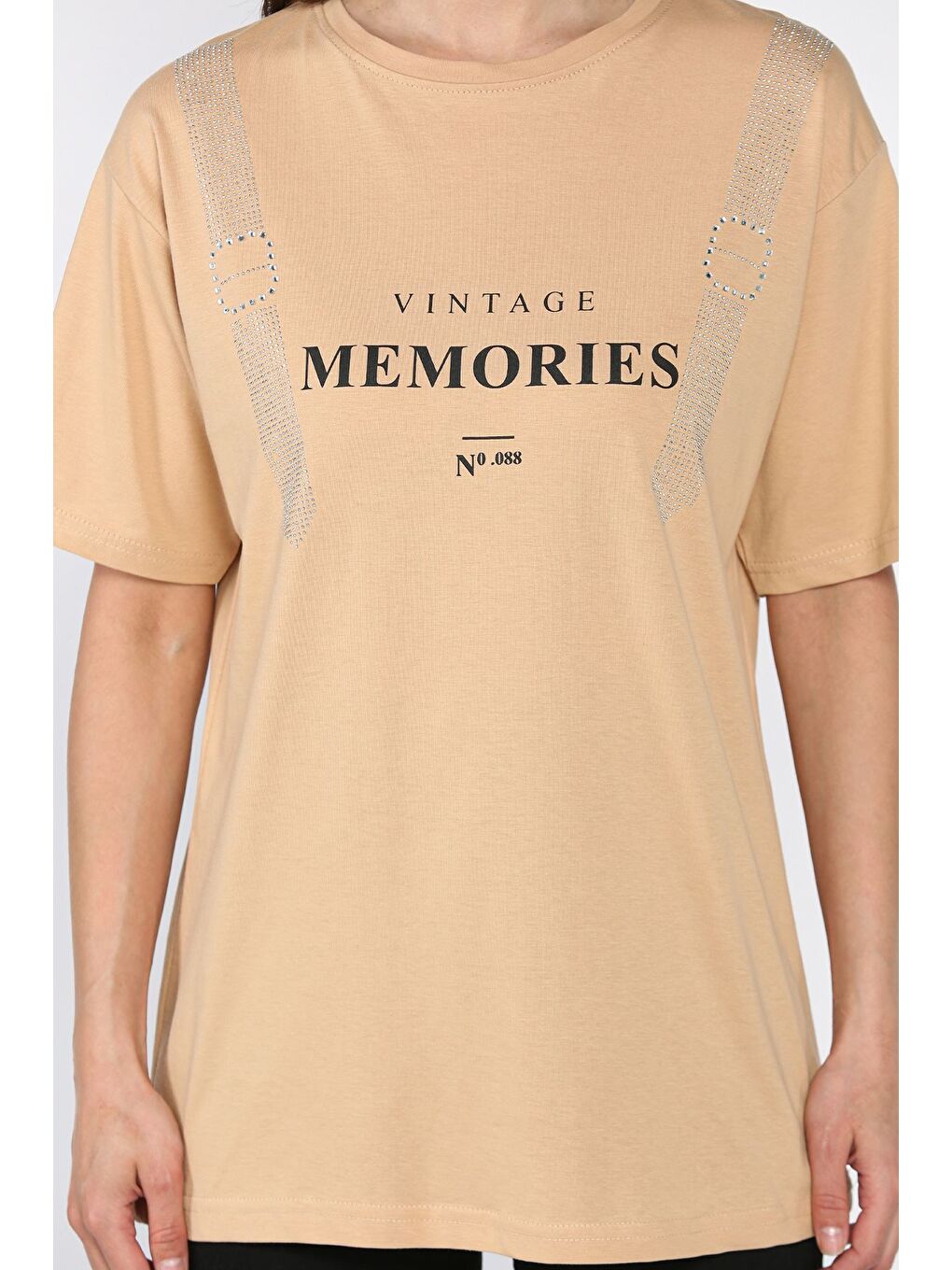 Bej Bisiklet Yaka Baskılı Taşlı Kadın Tişört-3
