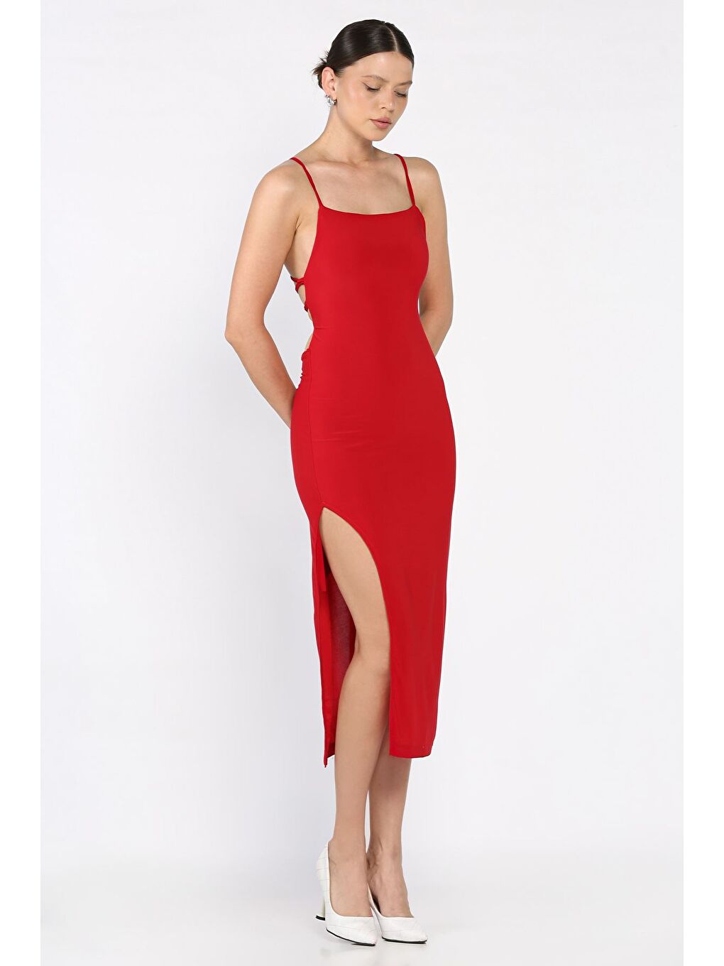 Kırmızı Sırt Dekolteli Yırtmaçlı Elbise