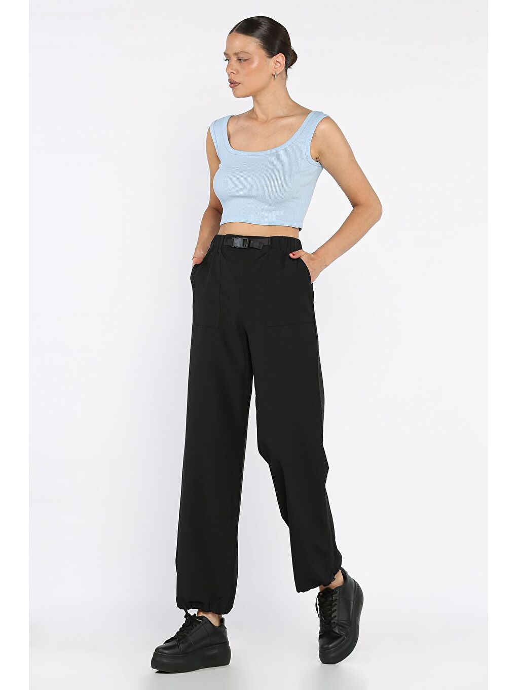 Siyah Bel Ve Paça Lastikli Kadın Paraşüt Pantolon-1