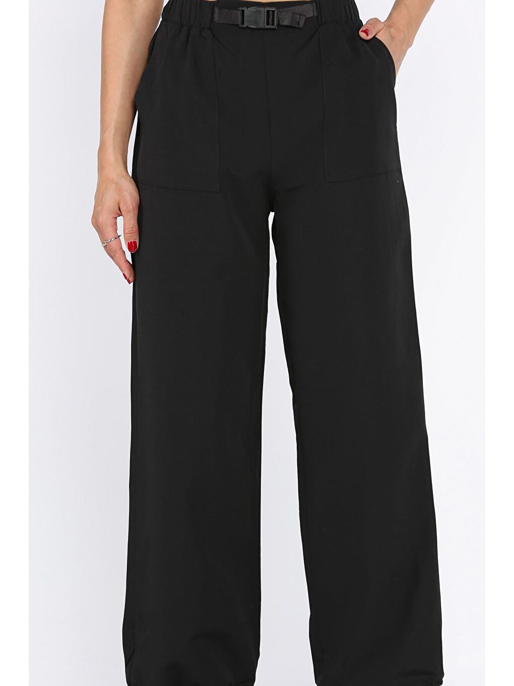 Siyah Bel Ve Paça Lastikli Kadın Paraşüt Pantolon-3