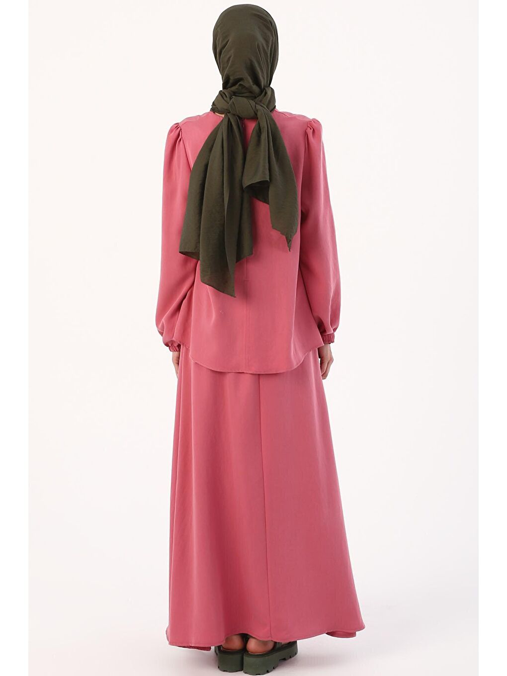 Pembe Gül Kolyeli Büzgülü Kollu Rahat Kalıp Etekli Takım-3