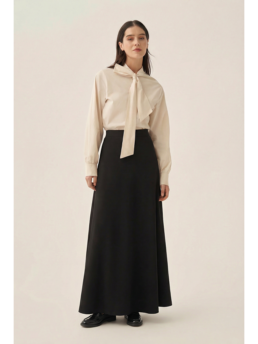 Siyah-Yumuşak Dokulu Çan Etek