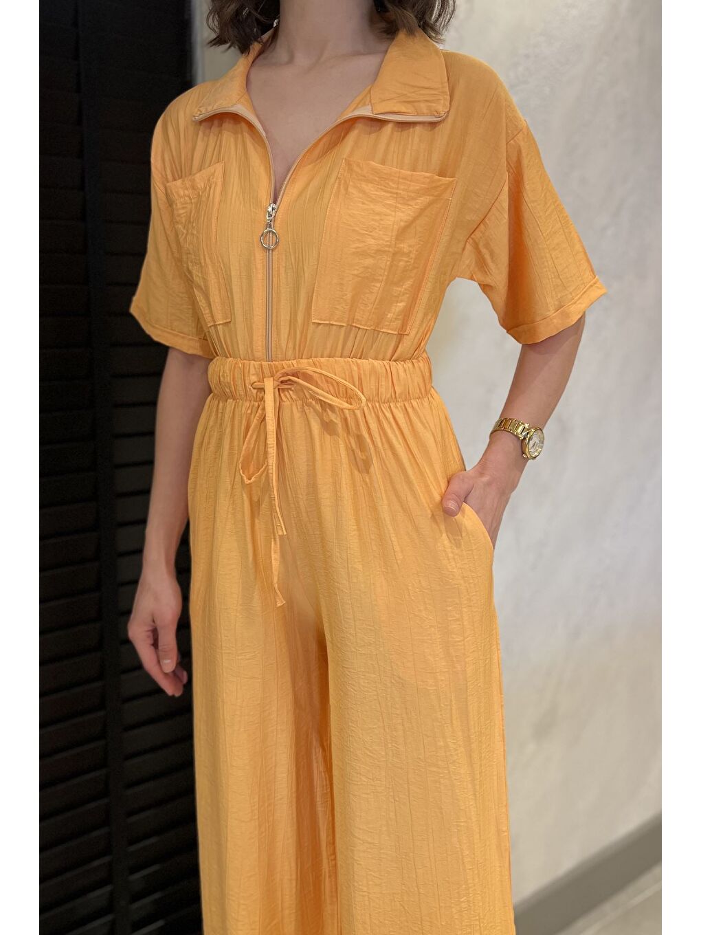 Kahverengi Yarım Fermuarlı Bel Lastikli Kısa Kol Tulum-3