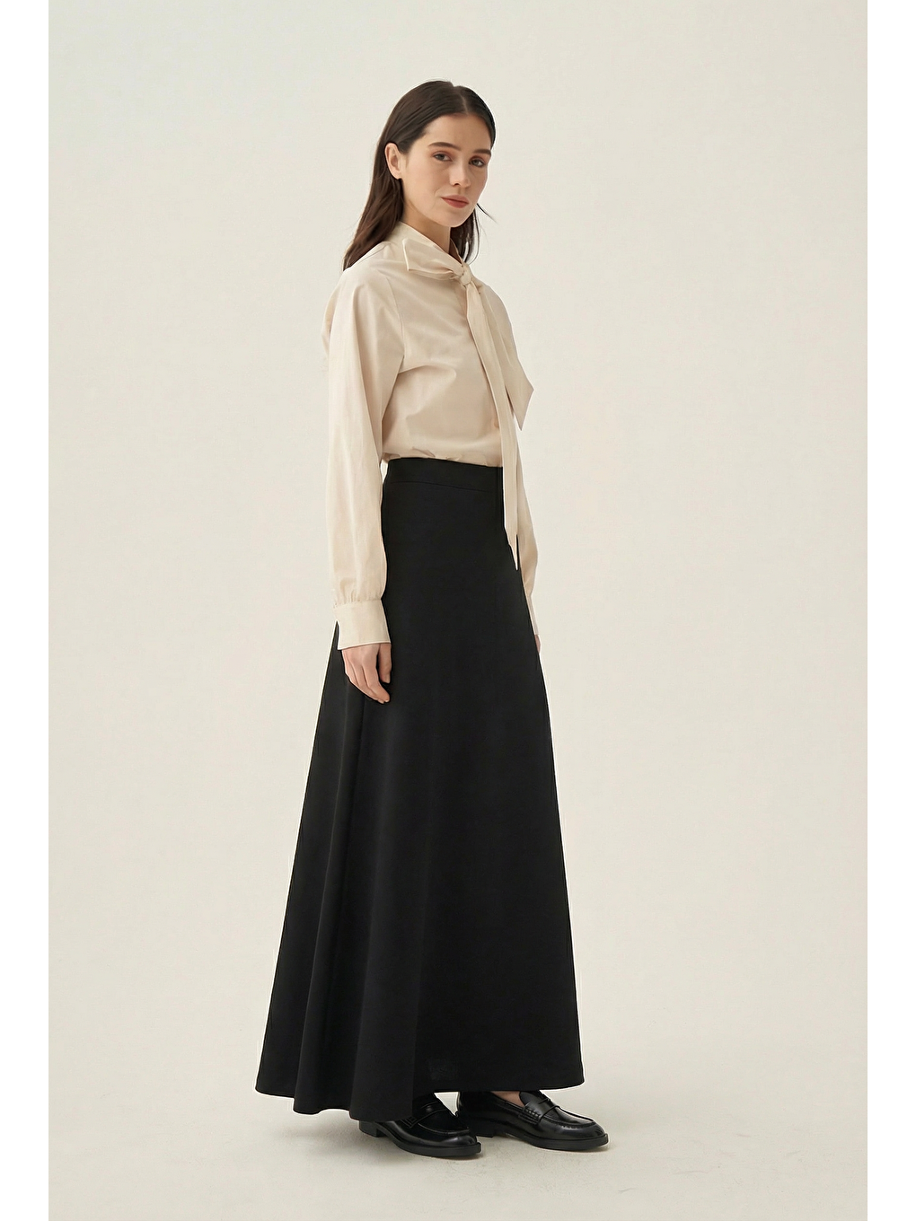 Siyah-Yumuşak Dokulu Çan Etek-1