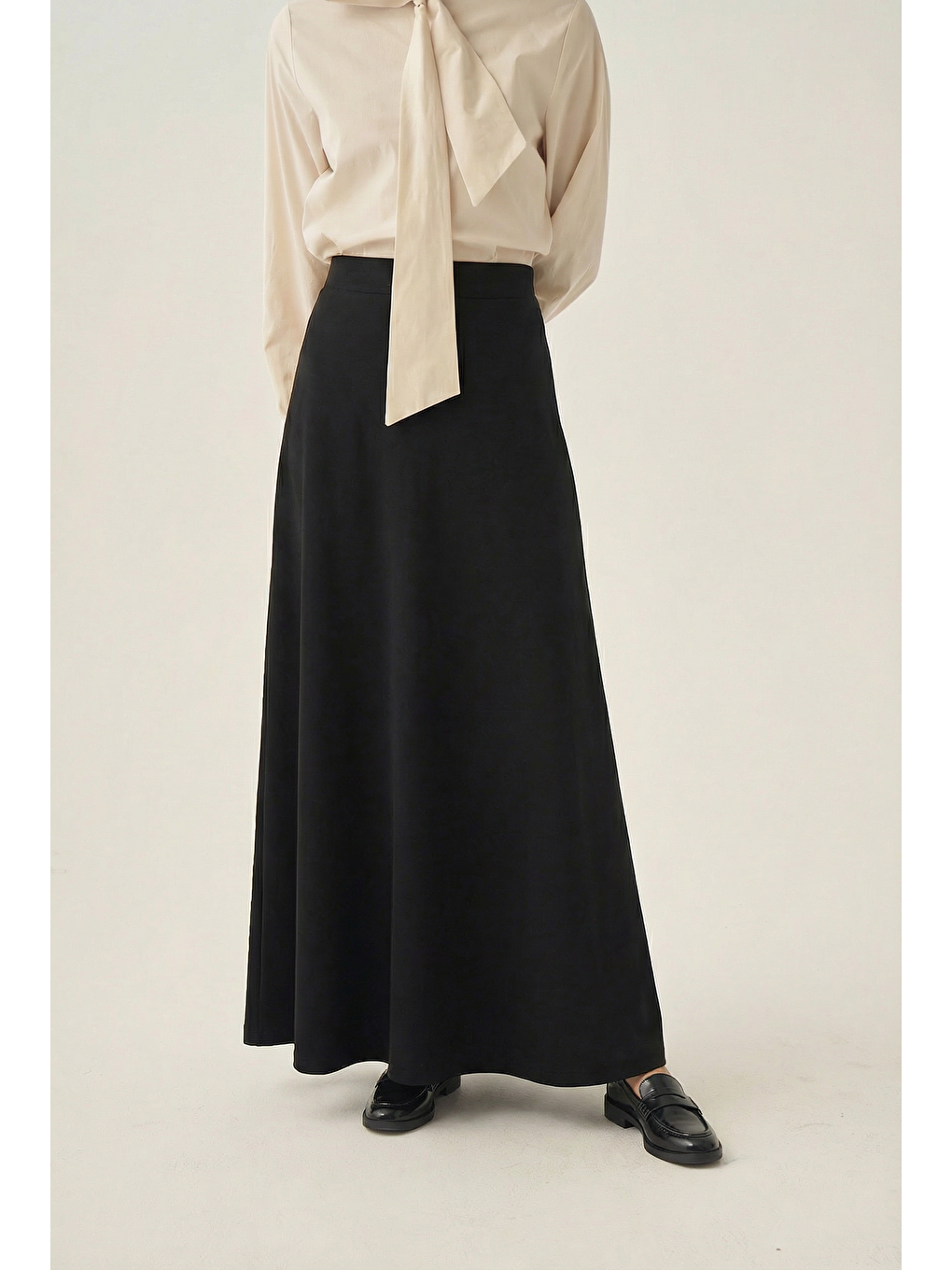 Siyah-Yumuşak Dokulu Çan Etek-3