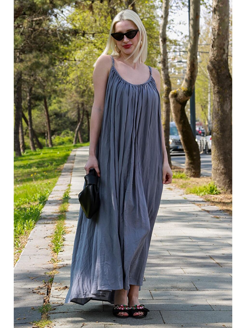 Gri Halter Yaka Yırtmaç Detaylı Desenli Uzun Elbise Mg2162