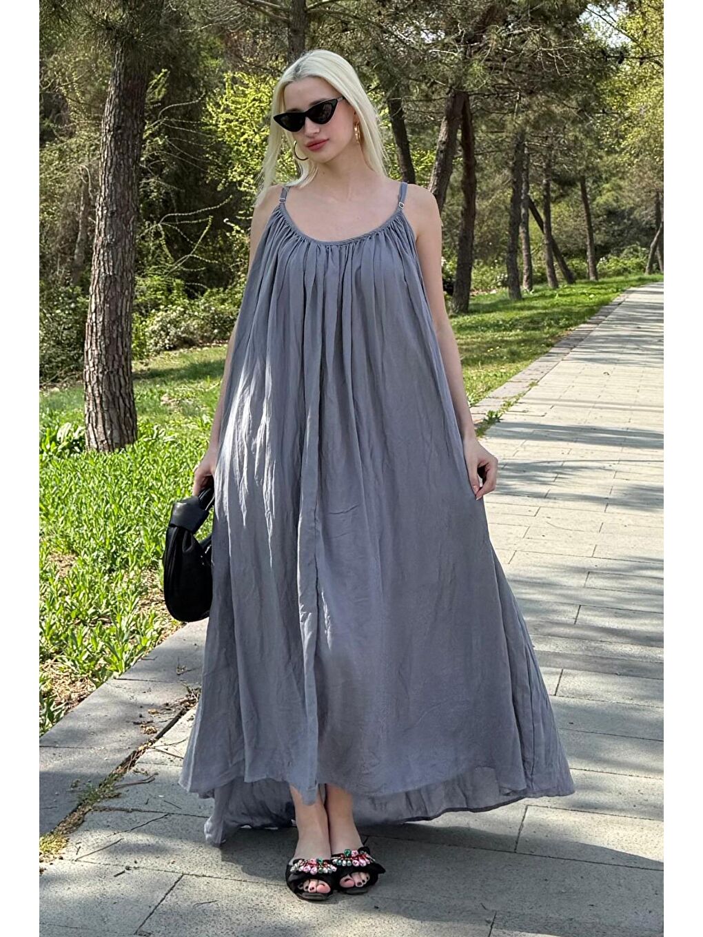 Gri Halter Yaka Yırtmaç Detaylı Desenli Uzun Elbise Mg2162-1