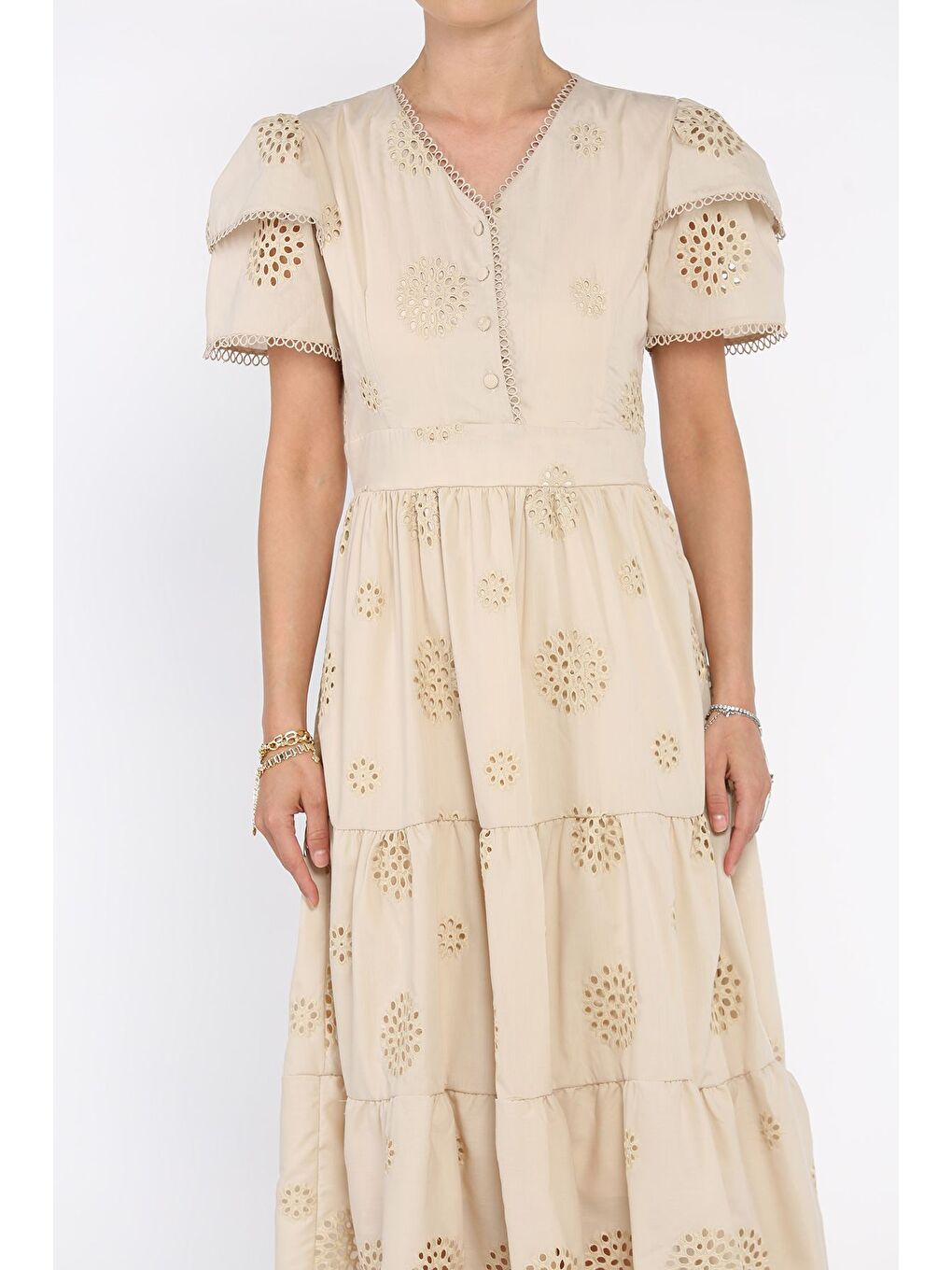 Bej Kadın V Yaka Ön Düğme Detaylı Fistolu Fırfırlı Elbise-3