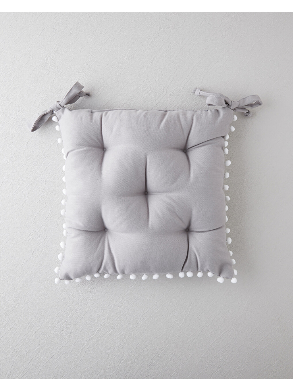 Ponponlu Sandalye Minderi 40x40 Cm Açık Gri