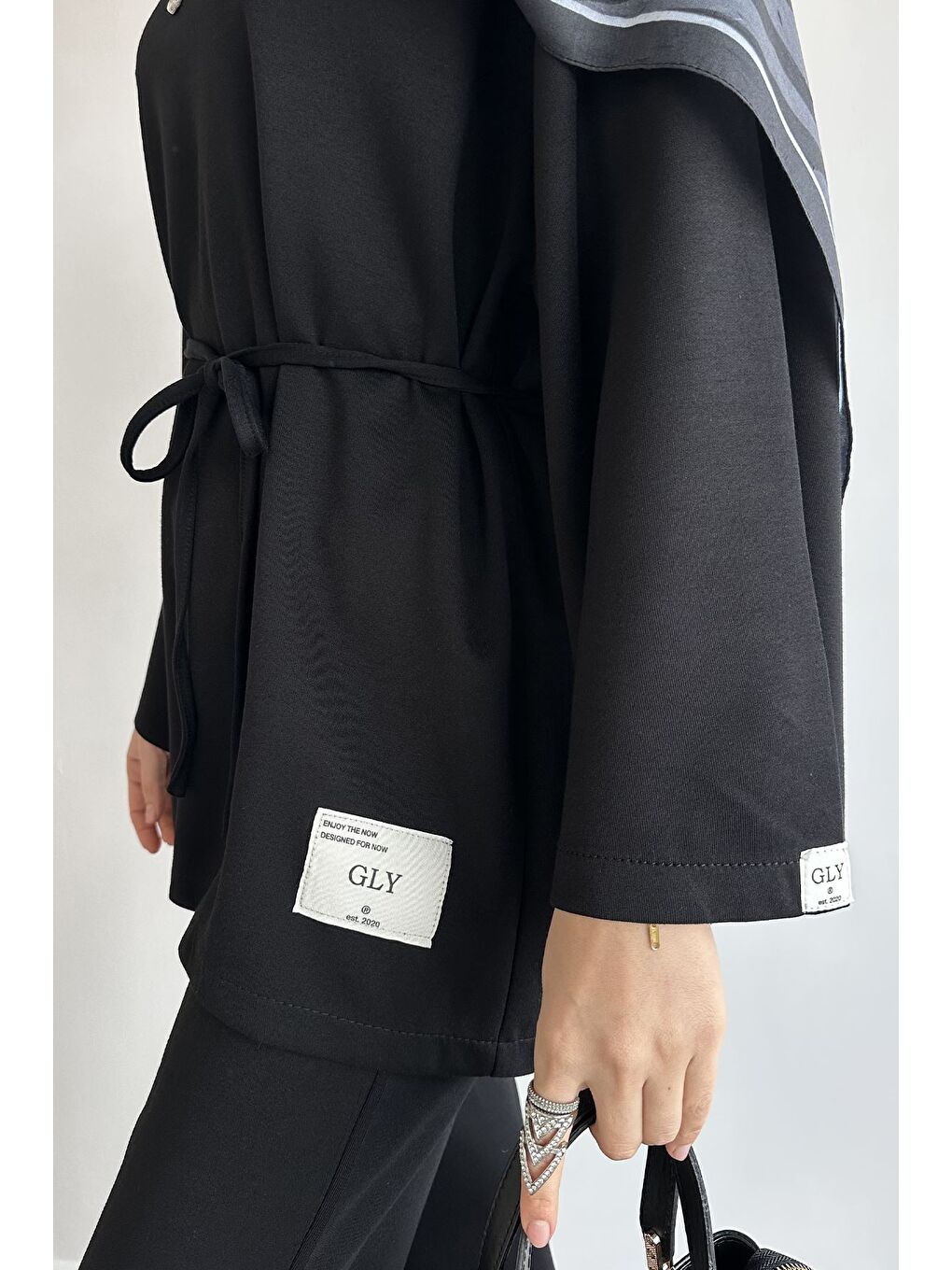 Siyah Amblem Detaylı Tunik Bel Lastikli Pantolon Tesettür İkili Takım-7