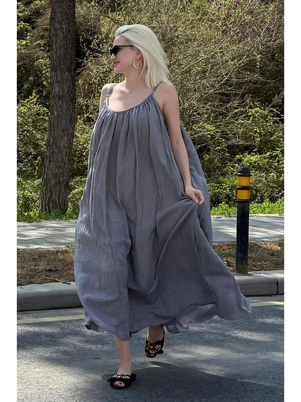 Gri Halter Yaka Yırtmaç Detaylı Desenli Uzun Elbise Mg2162-2