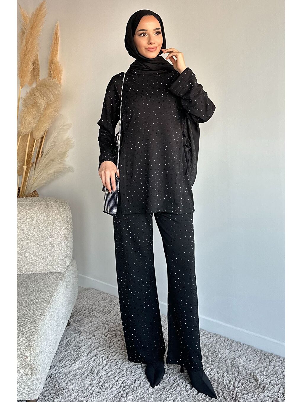 Siyah Bisiklet Yaka Yan Bağlamalı Taşlı Tesettür Tunik Bel Lastikli Pantolon İkili Takım-1